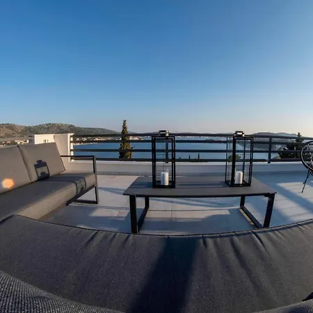 Garden View With Rooftop Terrace Apartment *