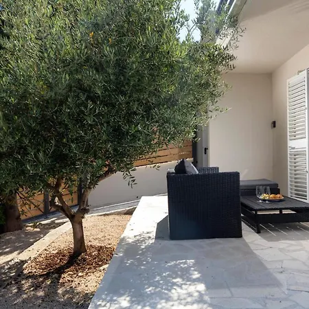 Garden View With Rooftop Terrace Apartment *
