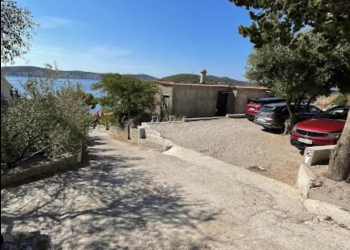 One Bedroom With Garden Views - Access To Amazing Rooftop Terrace, Free Parking And Gym On Premises דירה *